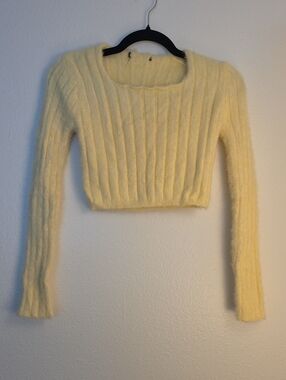 Cozy Ribbed Cropped Crewneck Sweater - Pale Yellow